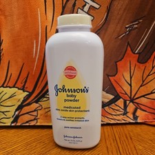 A Johnson's Baby Powder Medicated Zinc Oxide 15 Oz Cornstarch Sealed 2011 Rare