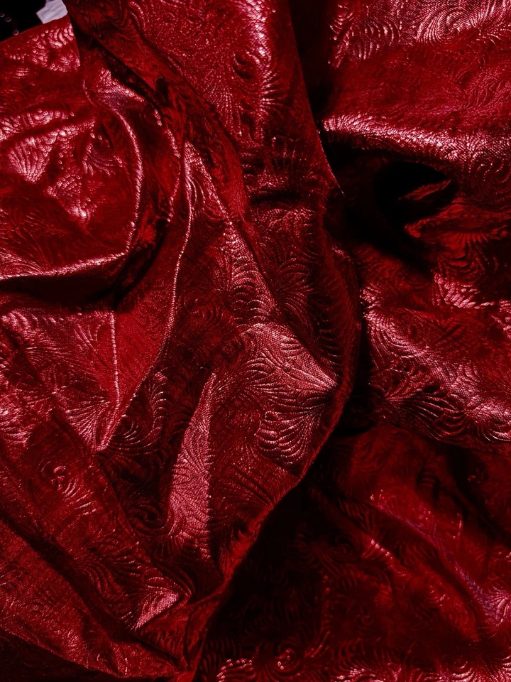 红色金属跛脚面料 8.5 码批量法国 Fleur De Lis 维多利亚哥特式风格 — 第 2/4 张图片