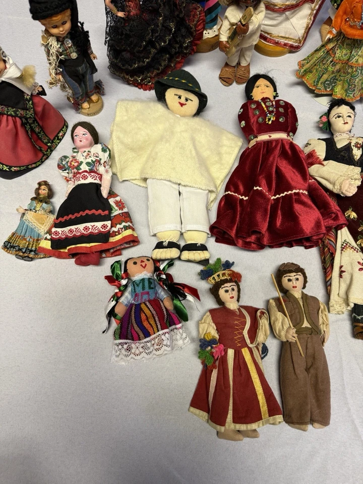 Gran Lote 28 Muñecas Europa Asia Escandinavia Latino Folk Nativo Multicultura De Colección Foto 4 de 4
