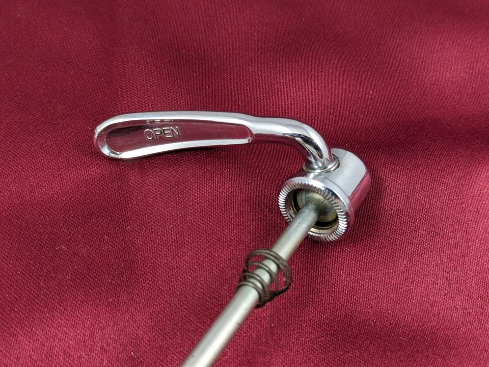 Pincho de liberación rápida trasero especializado vintage anillo en D cromado 155 mm Foto 4 de 4