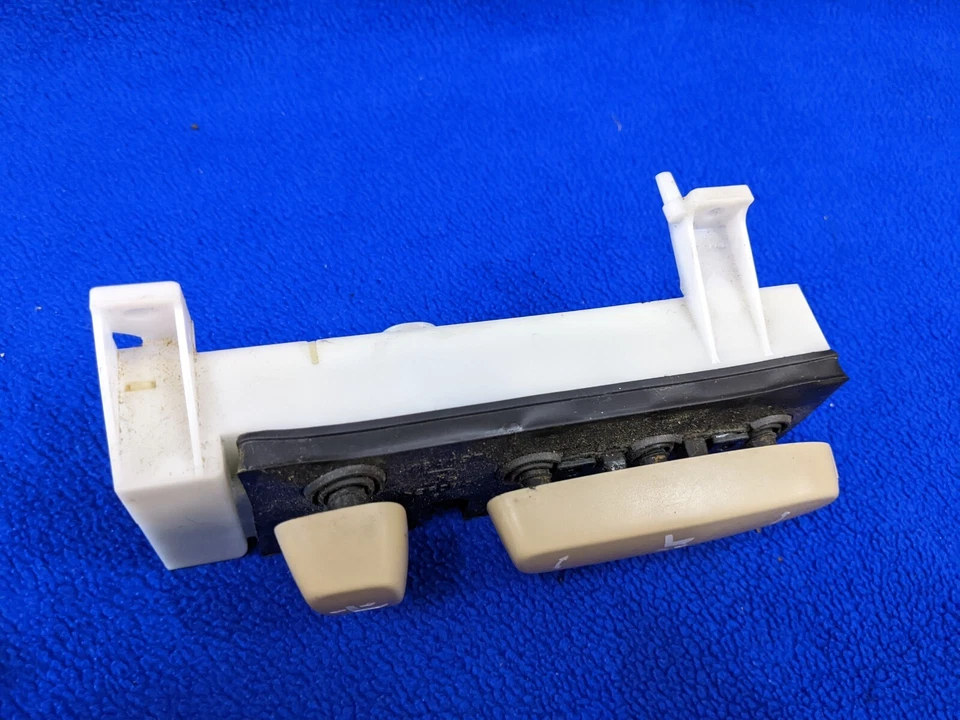 Переключатель переднего сиденья с электроприводом цвета слоновой кости Lexus is350 84070-53030 подлинный оригинальный производитель пассажирский - Изображение 4 из 4