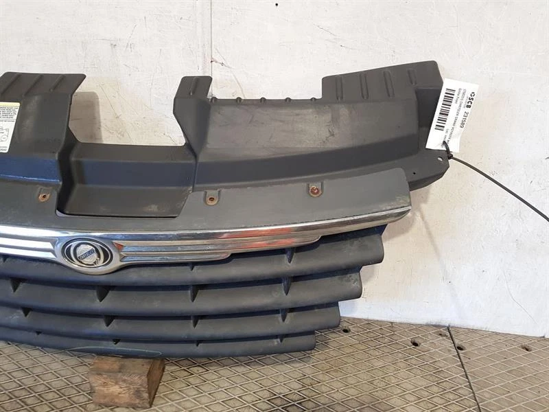 MK4 Chrysler Grand Voyager 2001-2007 parrilla delantera Foto 3 de 4