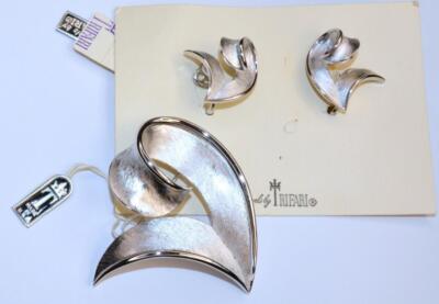 Neu Original Trifari Crown 60er Set Brosche Clip-On Ohrringe Buchstabe V
