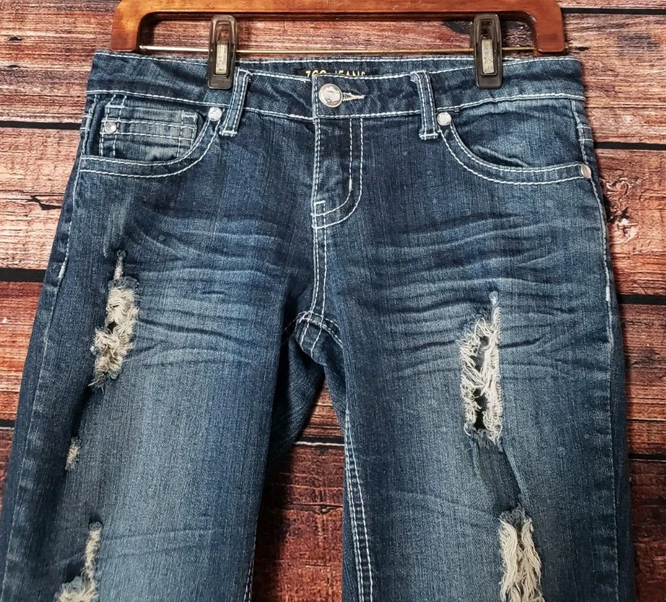 Jeans ZCO Juniors Talla 9 Envejecidos Tiro Bajo Estrás Ajustados Denim Lavado Oscuro  Foto 3 de 4