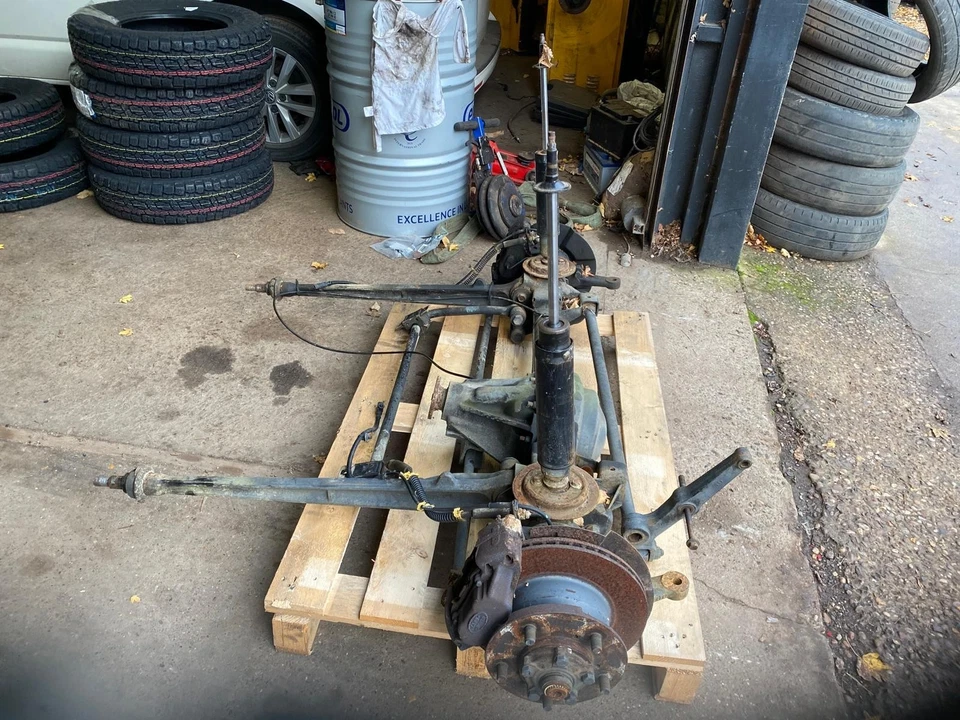 LAND ROVER DEFENDER 90 110 130 FRONT AXLE 2.2 2.4 TDCI PUMA DIFF COMPLETE ABS - Image 3 of 3