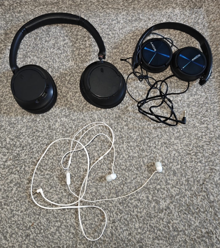 Sony WH-CH720N, MDR-EX110AP, MDR-ZX310AP kabelgebundene/kabellose Kopfhörer - Bild 1 von 4