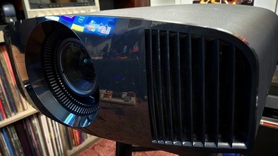 Sony  4K HDR Projector  Only 183 Hrs Used.  VPL-VW295ES