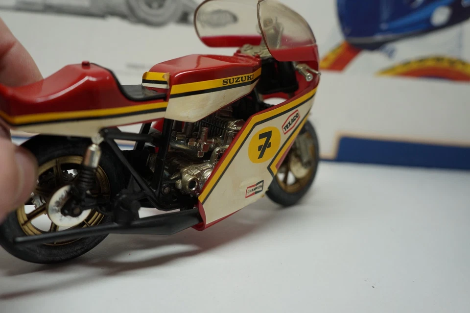 MOTO VINTAGE POLISTIL - SUZUKI GP500 MODELO A ESCALA BARRY SHEENE sin caja Foto 4 de 4