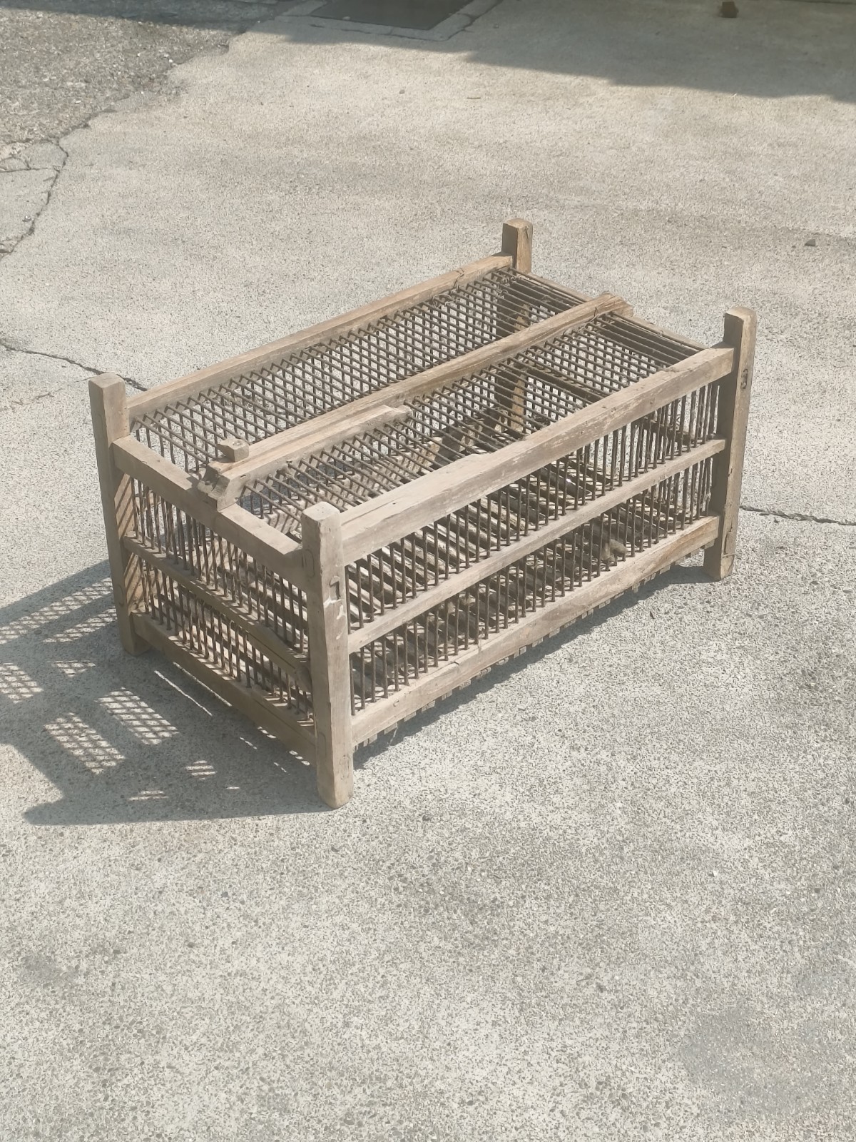 Gabbia per volatili Vintage in legno con griglia metallica 71x45 H39 cm