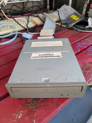 Toshiba SD-M1401 SCSI DVD-ROM Drive + Cable & Terminator - Vintage computing 486