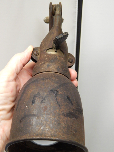 ANTIQUE ARTICULATED WORK LIGHT SALVAGED FROM UPHOLSTERERS COMMERCIAL SEWING MACH - Picture 11 of 17