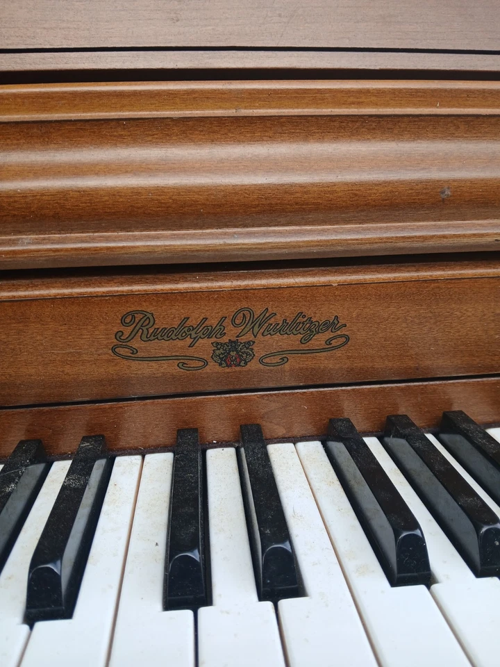 Beautiful Rudolph Wurlitzer Piano Model P242S. Perfect condition! - Image 2 of 4