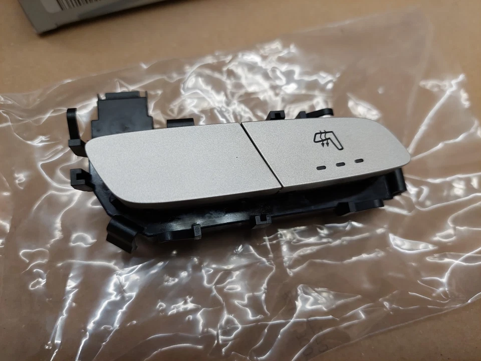 Mercedes W213 Front Left Seat Heated Switch A21390573027N49 2016-2020 Genuine - Image 4 of 4