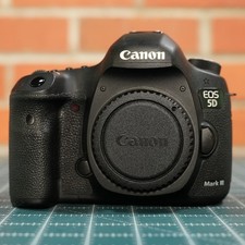 Canon EOS 5D Mark III 22.3 MP Digital SLR Cam...