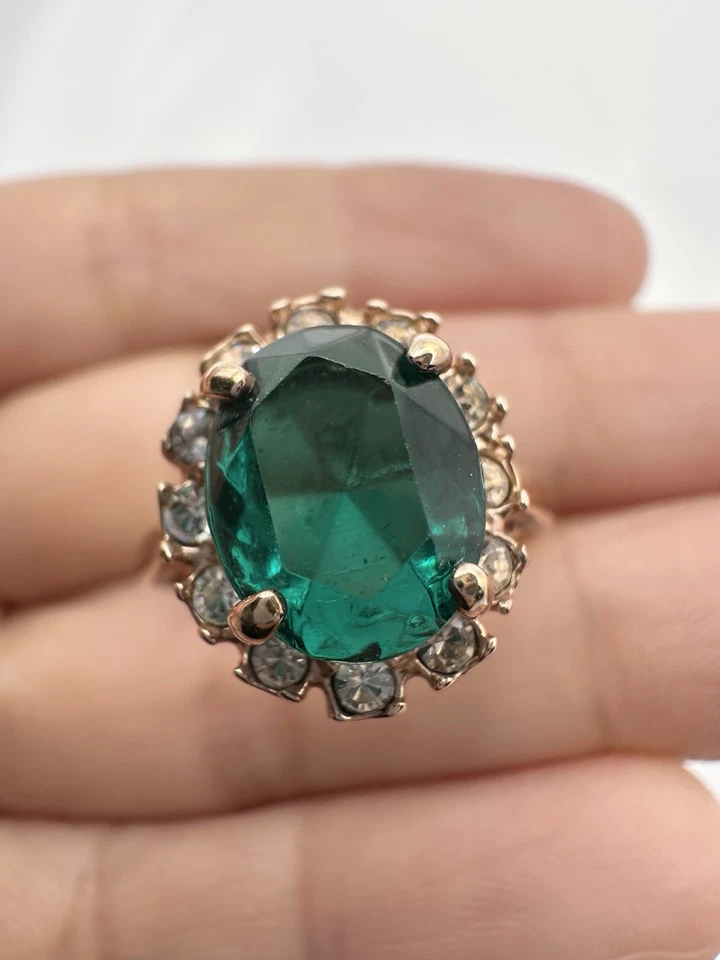 18k Rose Gold Plated Green Clear Stone Ring Size 7.5 - Image 2 of 4