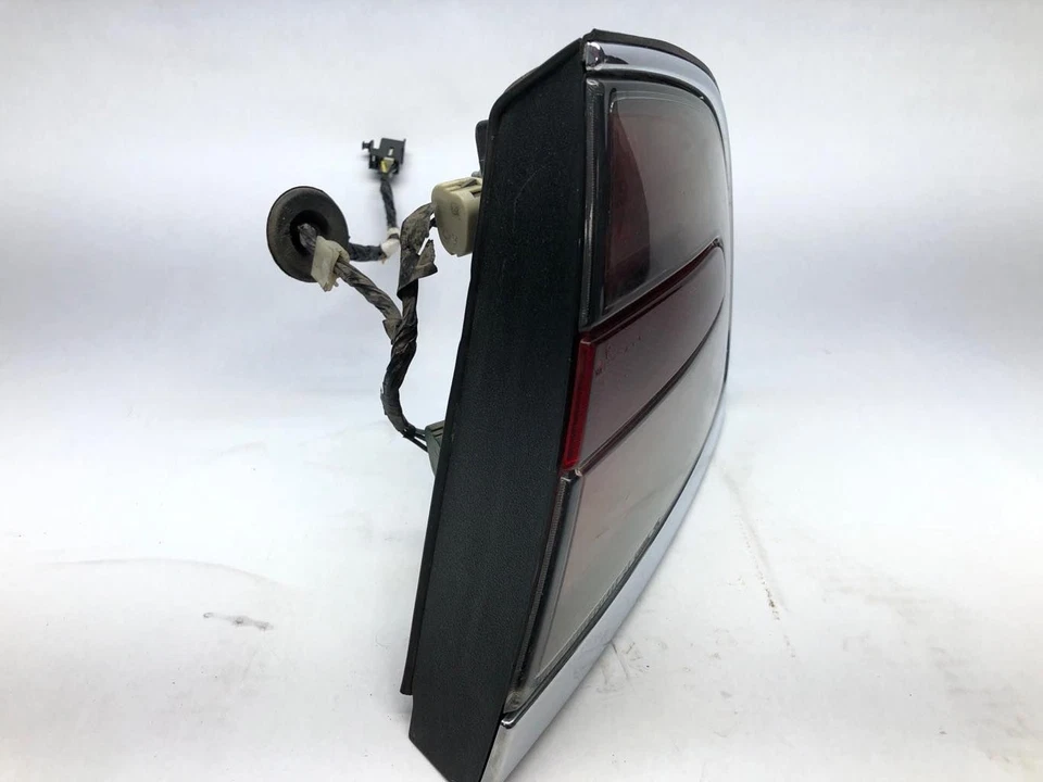 1998 - 2004 Buick Park Avenue lanterna traseira externa de passageiro destro Assy cromada 16523578 - Imagem 4 de 4