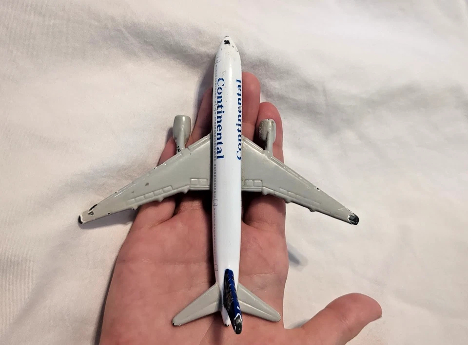 Avión a reacción Mattel/Matchbox Continental Airline Boeing 777-200 2005 metal fundido a presión Foto 4 de 4
