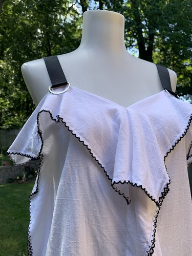 Blusa sin mangas con volantes blanca negra S pequeña de lino INA para mujer - Imagen 2 de 8