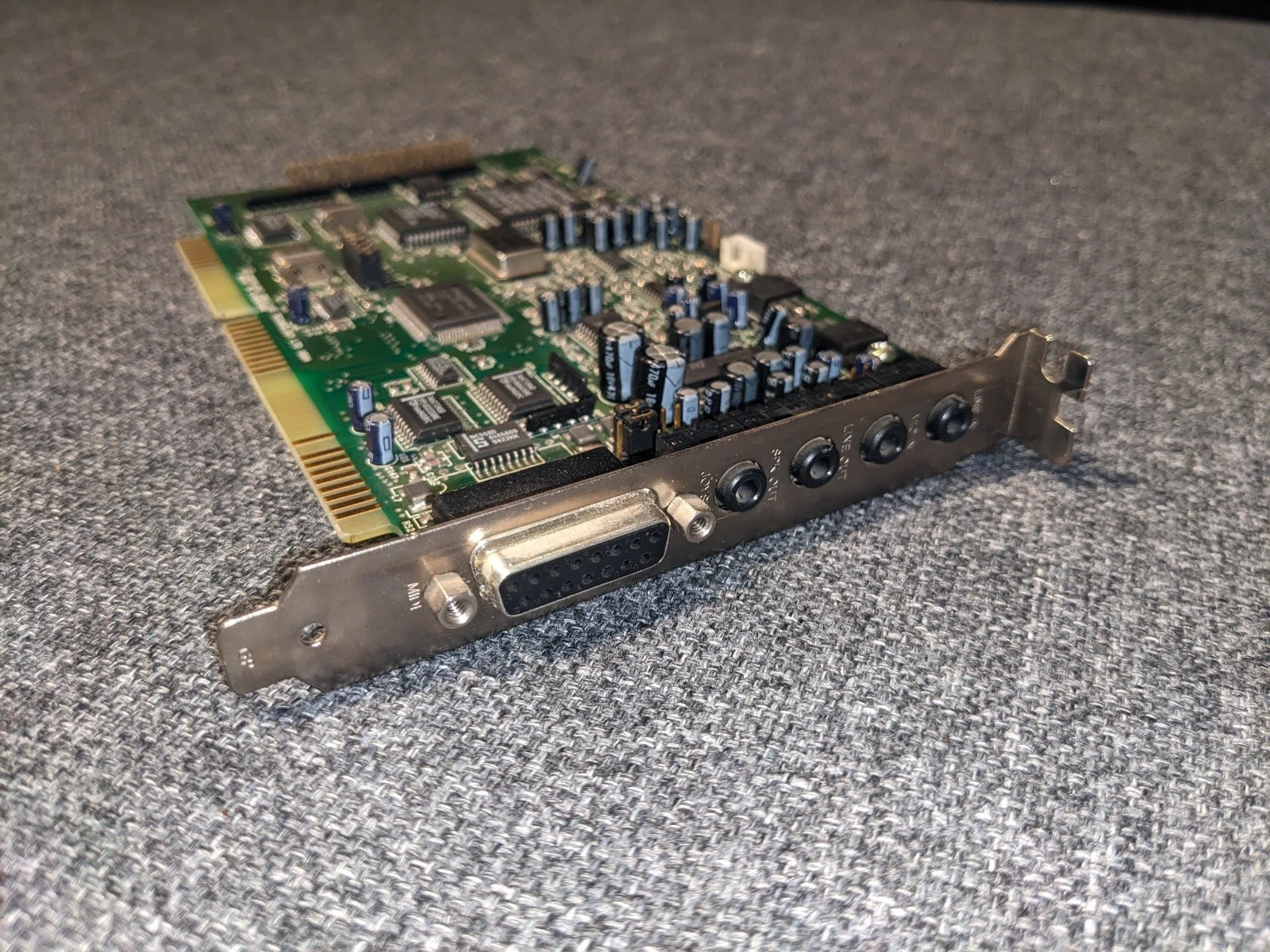 Additional photo for Creative Sound Blaster 16 Value CT2770: Vintage 1990s Sound Card with 16-Bit ISA Interface