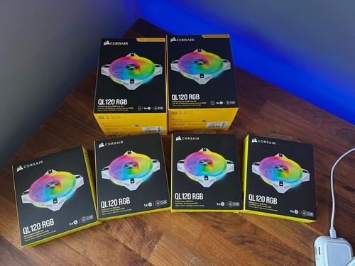Corsair Case Fan iCUE QL120 RGB 120mm White PWM Cooling Fan - Single - 第 1/2 張圖片