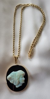 VINTAGE 14K YELLOW GOLD 18" CHAIN & BLACK ONYX & OPALESCENT LADY CAMEO PENDANT