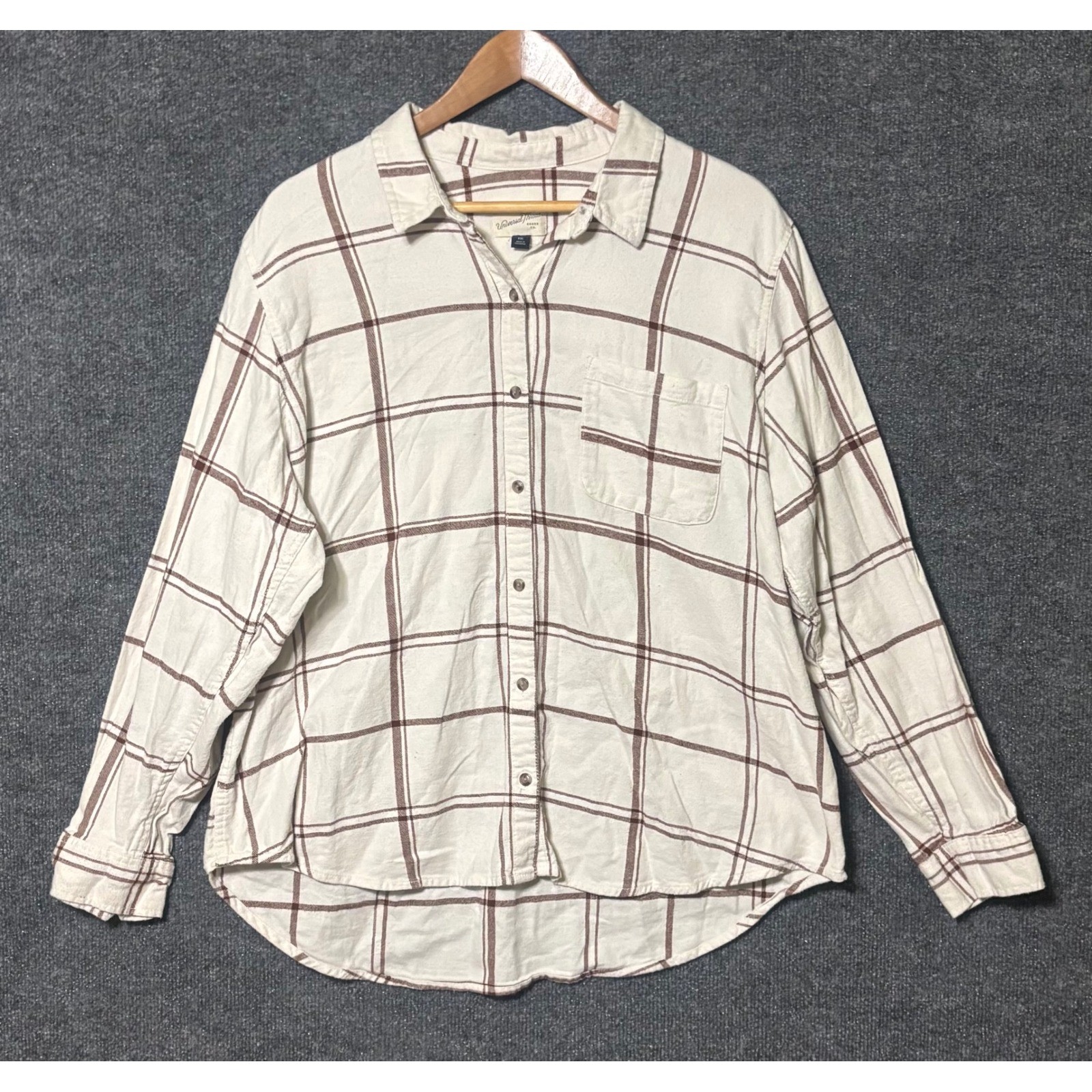 Universal Thread Plaid Relaxed Fit Button Up Shir… - image 1