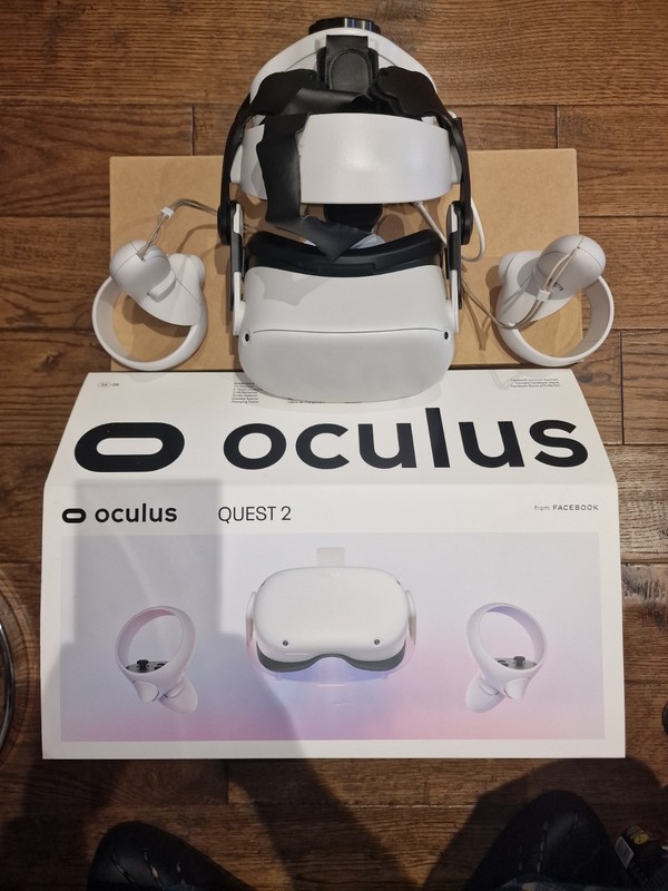 Oculus Meta Quest 2 64GB VR Headset Bundle + Battery Strap, Case & Extras Boxed