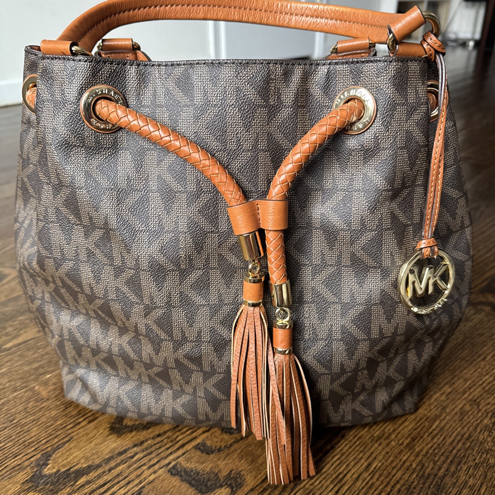 Michael Kors Key Set Large Drawstring Shoulder Ba… - image 1