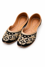 Handcrafted Punjabi Jutti – Embroidered Shoes