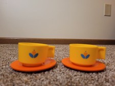 T33 Vintage Fisher Price Fun With Food 2 Yellow Cups  2 Orange Saucers