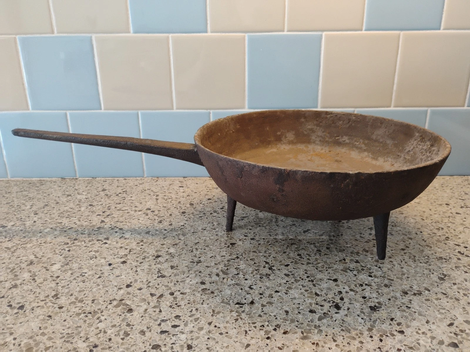 Civil War Era, Gate Marked Cast Iron Spider Kettle. 10” diameter bowl Skillet