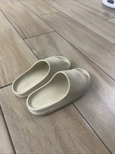 yeezy slides onyx size 6