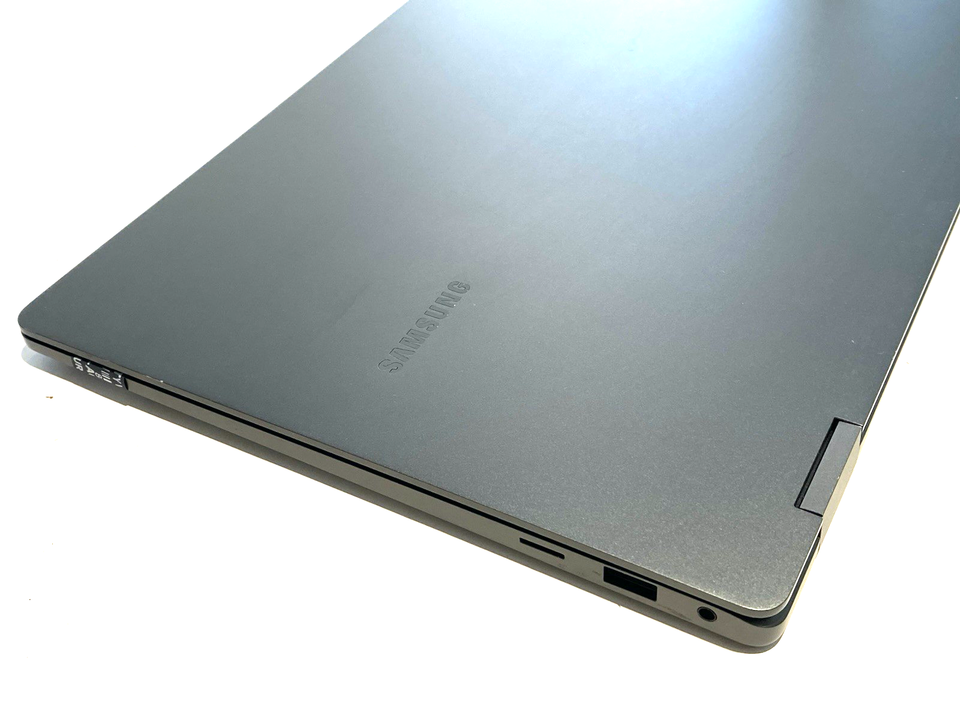 Damaged Samsung Galaxy NP750QFG - 15.6
