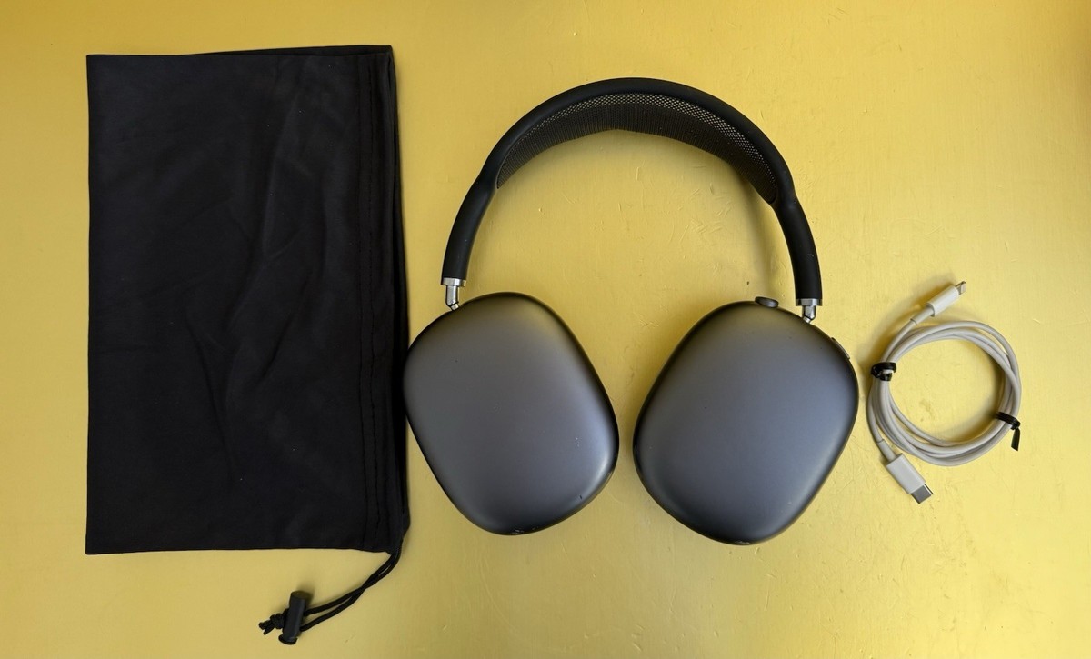 Apple AirPods Max A2096 Bluetooth Over-Ear Noise-Cancelling