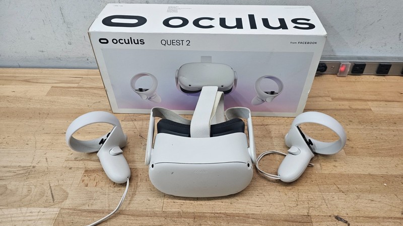 Oculus Quest 2 KW49CM, 128GB, Standalone VR Headset with Controllers USED