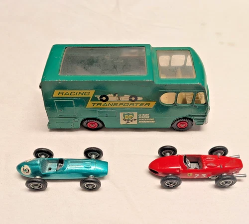 Matchbox King Size K-5 RACING CAR TRANSPORTER with 2 race cars, Lesney England