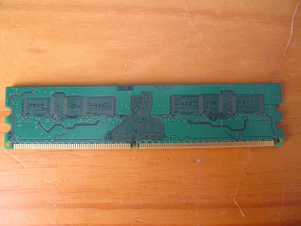 Crucial CT12864AA667 (1GB DDR2 PC2-5300U 667MHz DIMM 240-pin) RAM Memory Module - Image 2 of 2