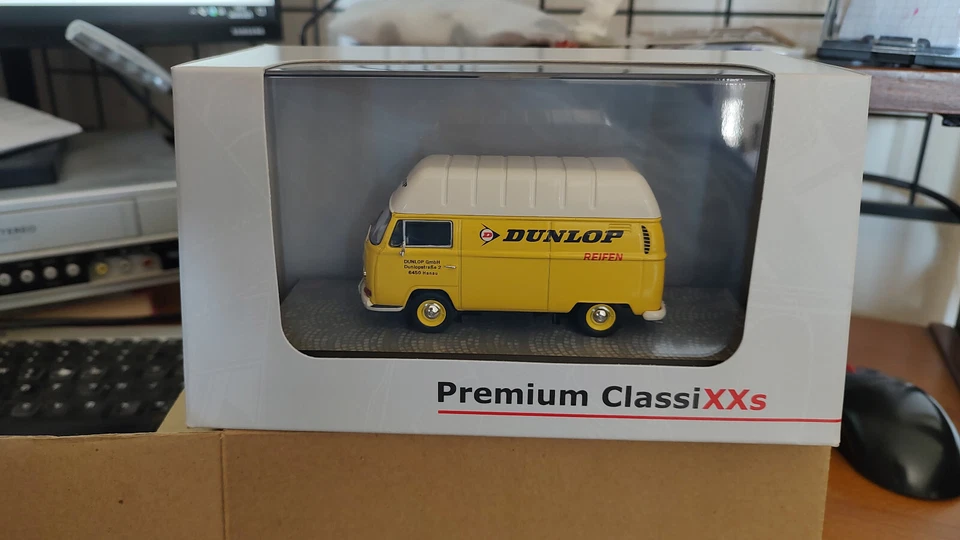 PREMIUM CLASSIXXS 11261 VW T2a "Dunlop-Reifen" art.11261 ltd 500pcs tetto alto - Immagine 2 di 4