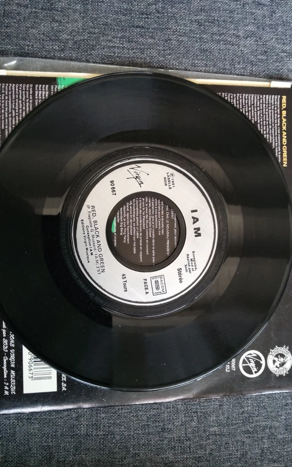 I AM red,black and green 45T france - Photo 2/3