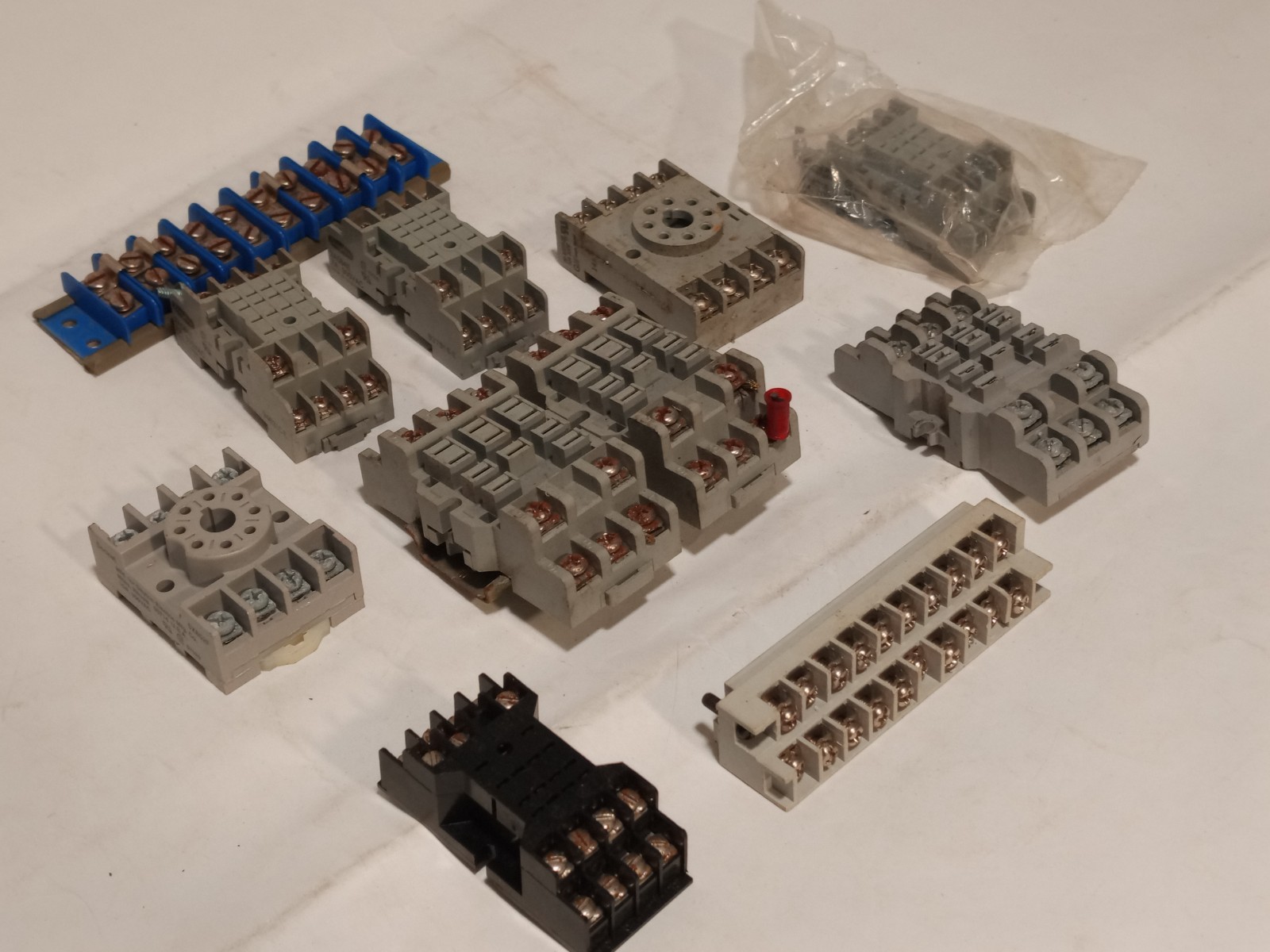 Lot of 12 Dayton 2A584E/5X852F/other relay sockets and terminal blocks 7A 300VAC