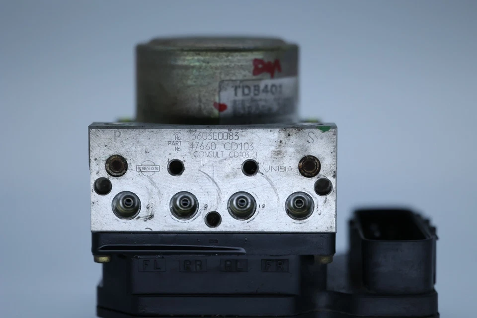 2003-2005 Nissan 350Z ABS Pump Anti Lock Brake Module Unit 47660 CD103 OEM - Imagem 2 de 4