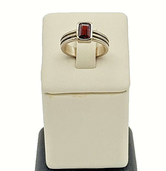 Vintage 925 Sterling Silver Garnet Square Cut Ring - Size 6.5