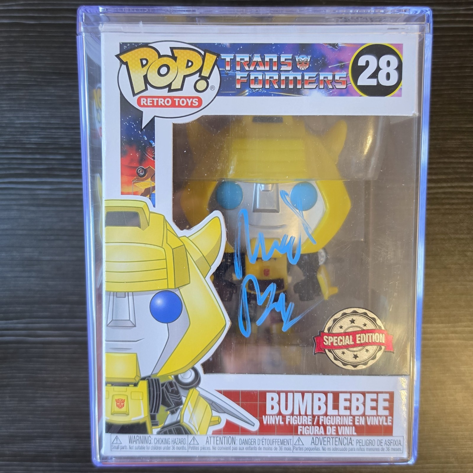 Funko Pop! Figura Vinilo Transformers Bumblebee 28 Firmada por Michael Bay SWAU