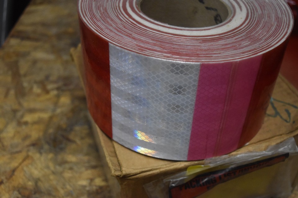 3M 983-326 RED/WHITE CONSPICUITY TAPE 6/6 PATTERN 4