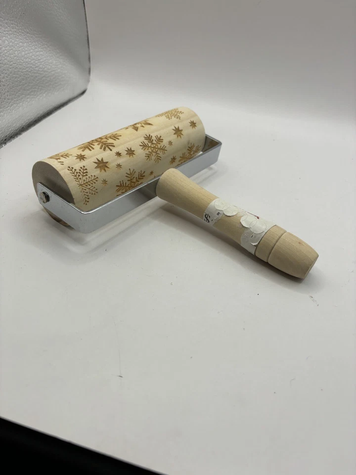 Christmas Holiday Printed Rolling Pin Pies, Cakes & Pastries Confection Stand - Image 4 of 4