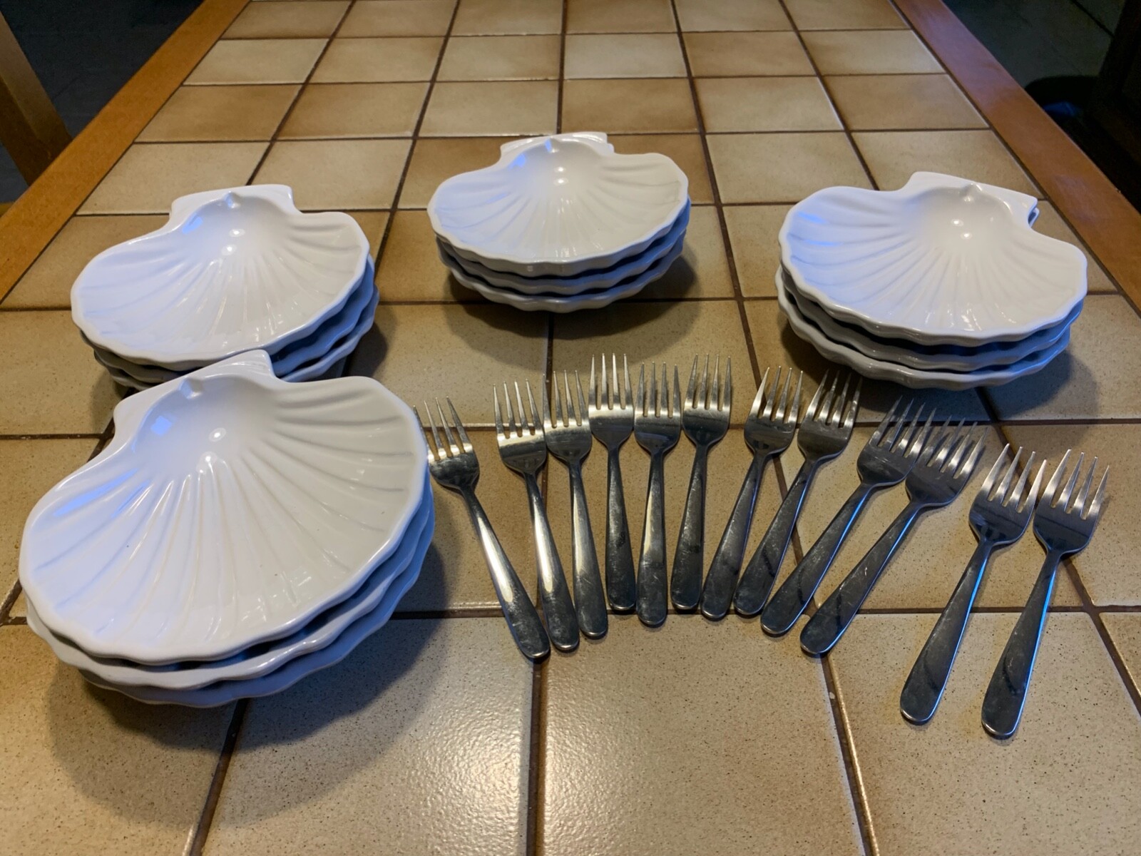 Coquilles Saint-Jacques en céramique émaillée et fourchettes inox haut de gamme