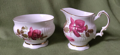 Uncommon Sugar & Creamer   Red Roses   Elizabethan England
