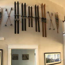 2 Leather straps (+4screws) for hanging vintage skis or other hard-to-hang items