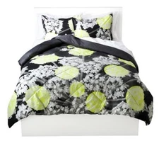 TWIN XL - RE Room Essentials - Photoreal  Floral / Solid Reversible COMFORTER