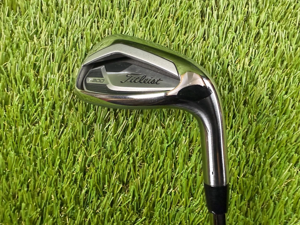 *Nice* Titleist T300 PW Pitching Wedge | Right Hand | AMT Red R300 Regular - Image 4 of 4